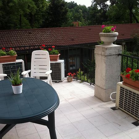 Kalmar Panzio Bed and Breakfast Budapest Exteriör bild